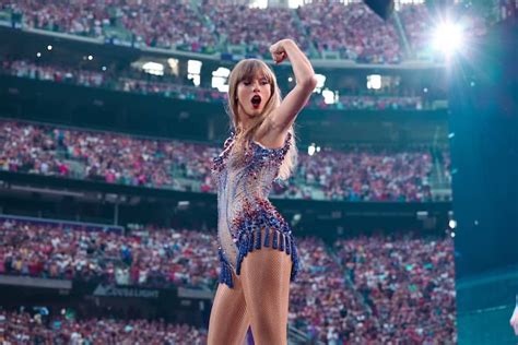 Taylor performed in Mexico City Saturday night -- she's had 4 shows in the country -- and it seems there wasn't a venue big enough to satisfy all the Swifties. The next best thing to seeing Taylor ...